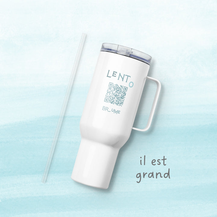 Mug Lento Brume couché avec paille à côté, mention 'il est grand'